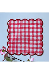 Kırmızı Pötikare Desenli Dijital Baskılı, Kenarı Kırmızıl Nakışlı Dekoratif Kokteyl Peçeteleri